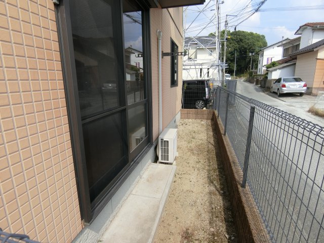 シャーメゾン野中B棟の庭|簡単な家庭菜園も楽しめるお庭です