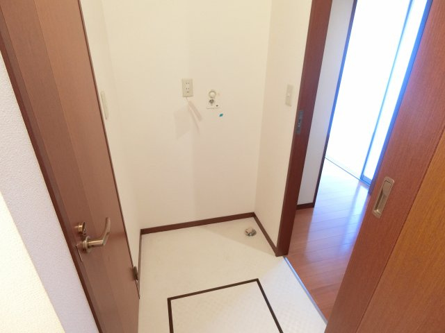 シャーメゾン野中B棟のその他|室内に洗濯機置き場があります