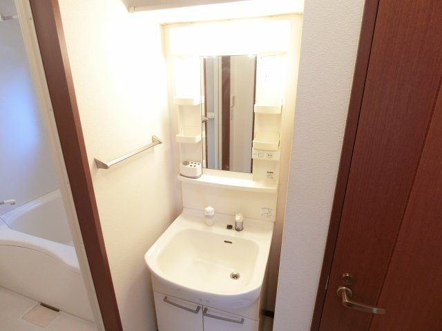 シャーメゾン野中B棟の独立洗面台|使いやすい独立洗面台です