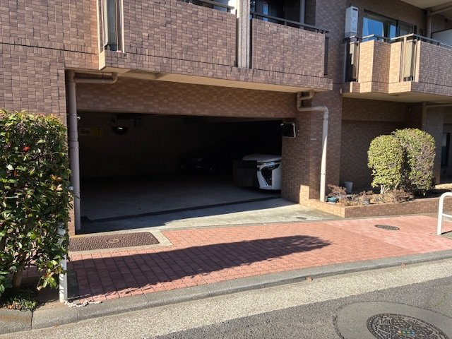 朝日マンション白金通りの駐車場