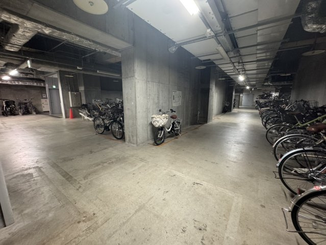 ブリリアタワー東京の駐輪場