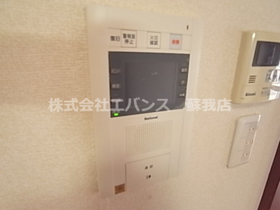 【セキュリティ】 | ルーラル十五番館 | オートロック付きのTVドアホンとなります。