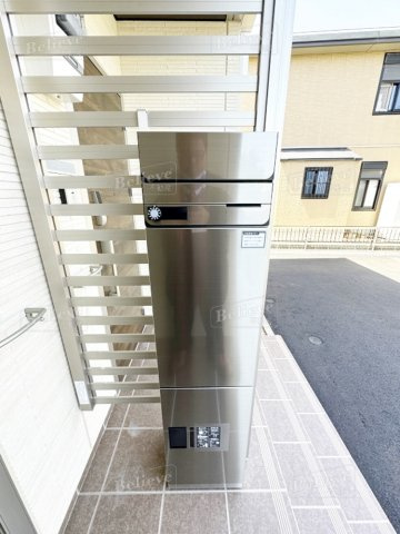 フェリシアのエントランス|宅配BOX付きで不在時の荷物の受け取りに便利です☆
