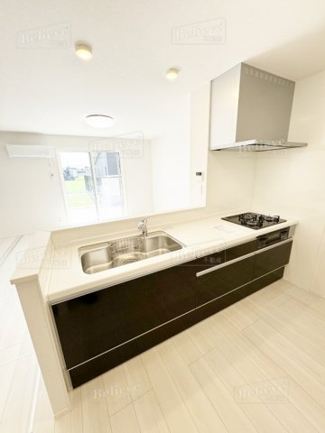 フェリシアのキッチン|3口コンロ・グリル付のシステムキッチンです♪