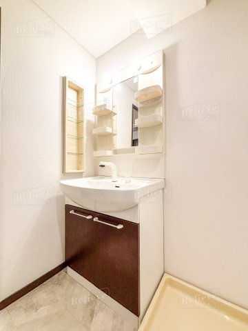 グランドシャルマンの洗面所|明るい洗面所です★