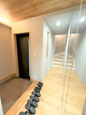 【玄関】 | 【仲介手数料３８０万円が無料！】■プレミアムデザインハウス■