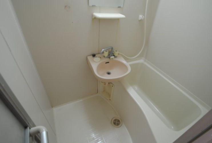 久留米市合川町のアパートの浴室|コンパクトで使いやすいお風呂です