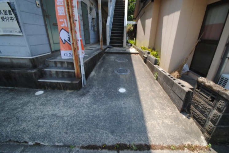 久留米市合川町のアパートのエントランス