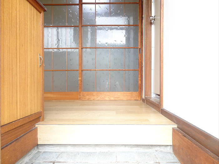 松林コーポの玄関