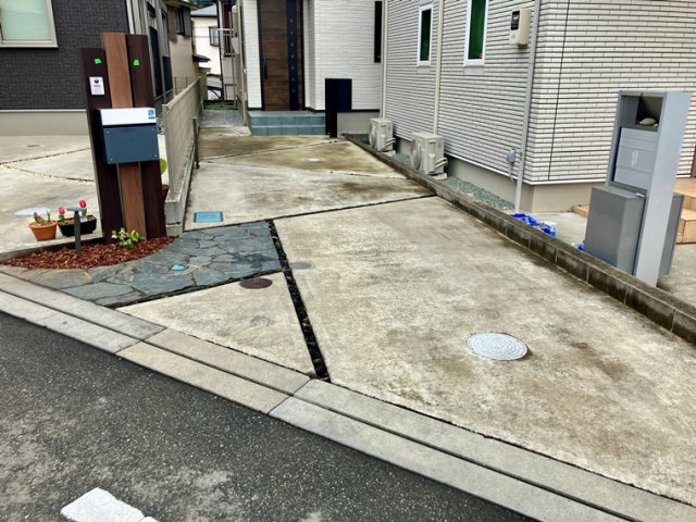 板戸戸建の駐車場