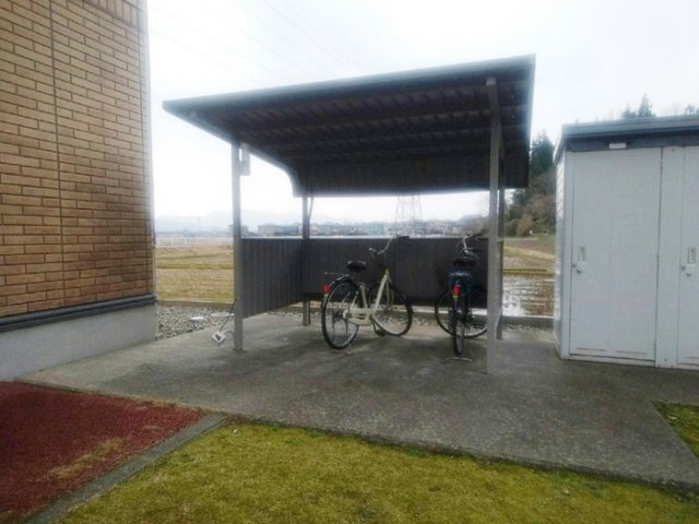 イーストヴィレッジ　Ｃの駐車場