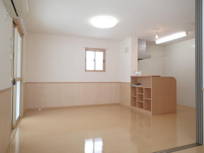 イーストヴィレッジ　Ｃの居間・リビング