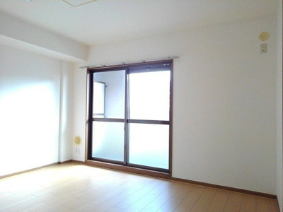 【居間・リビング】 | レインボーキャッスル | おしゃれな居間です