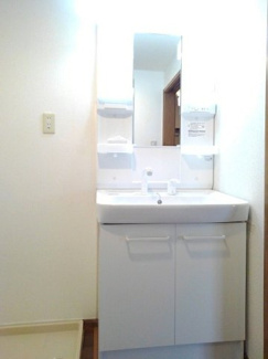 【独立洗面台】 | レインボーキャッスル | 広い洗面スペース