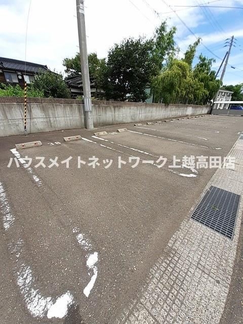 パインバードＢの駐車場|駐車場