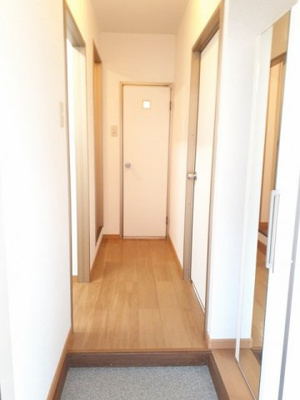 【玄関】 | ミニヨンほたる | 収納もある玄関です