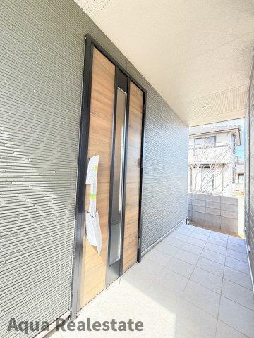 木田郡三木町大字氷上の新築一戸建の玄関
