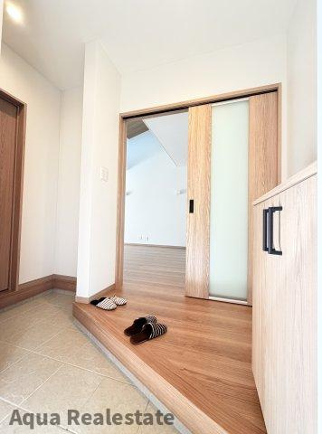 木田郡三木町大字氷上の新築一戸建の玄関