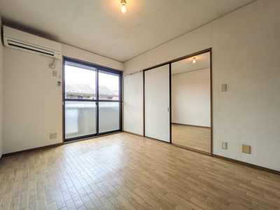【洋室6帖】　シンプルで飽きのこないお部屋★