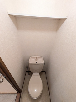 ★落ち着ける独立したトイレスペース★