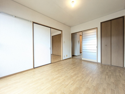 【洋室6帖】　物入れがあるお部屋★