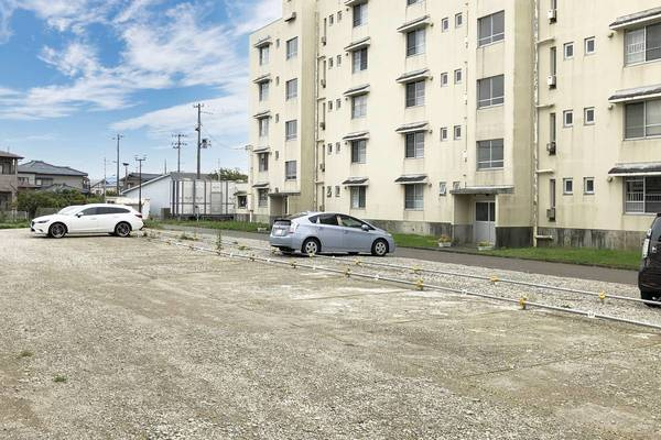 ビレッジハウス吉田宮小路1号棟の駐車場
