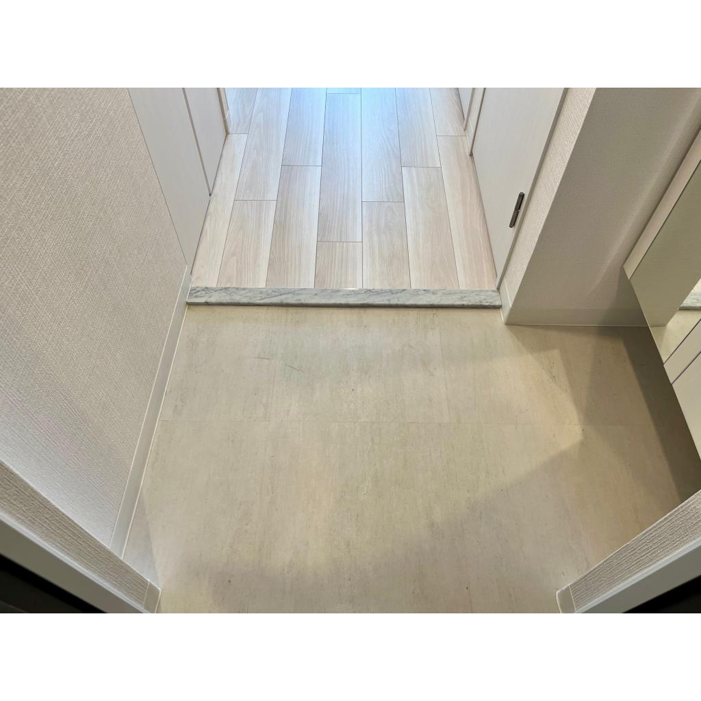 エスリード新栄グランラグジェの玄関