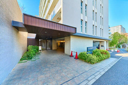 グレーシアパーク仲町台のエントランス