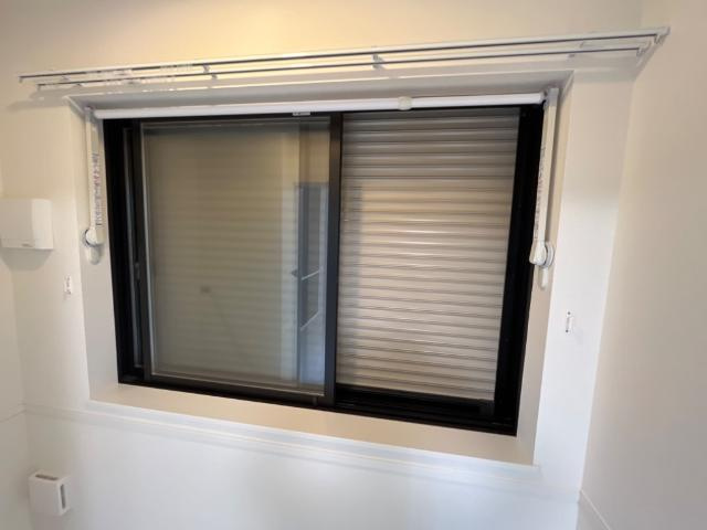 グラティテュードの内装|窓シャッター