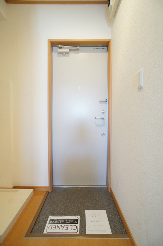 オリエンタルコート高根台の玄関