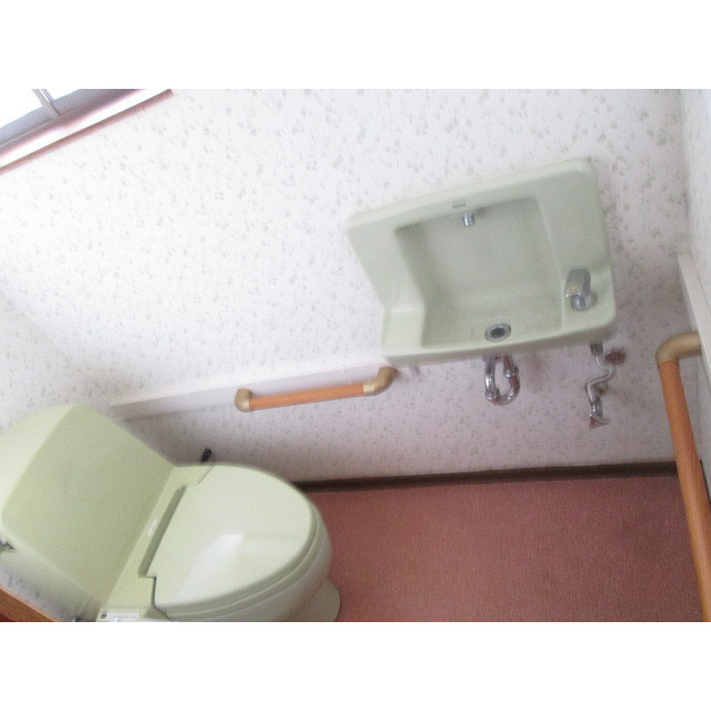 岐阜市岩田坂４丁目の一戸建てのトイレ