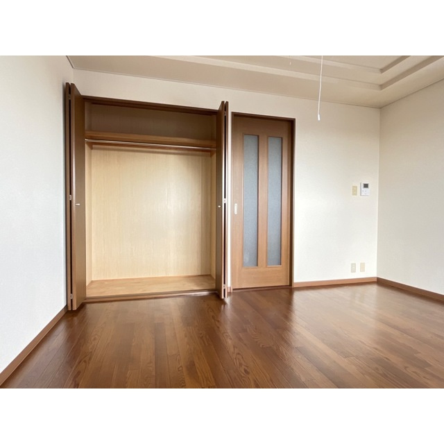 各務原市那加野畑町１丁目のアパートの収納