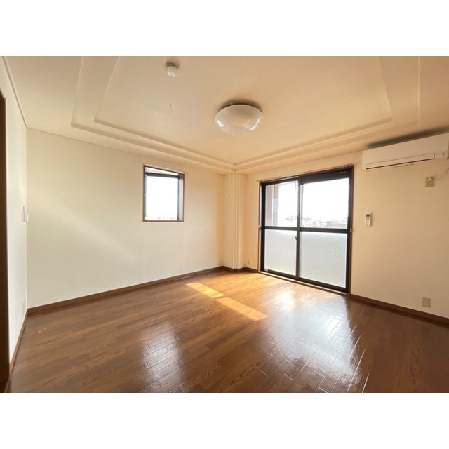 各務原市那加野畑町１丁目のアパートの居間・リビング