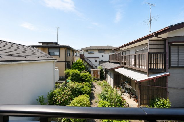 【白根5丁目】角地×58坪の開放感｜LDK20帖×並列2台駐車｜落ち着いた住宅街の新築戸建★仲介手数料無料★の展望|周囲は低層住宅が中心で、圧迫感の少ない穏やかな眺望。空の広がりを感じられ、日々の暮らしに心地よい抜け感をもたらします。