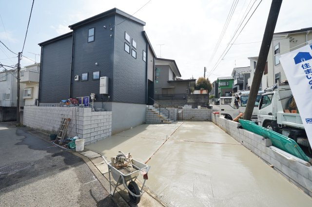 【横浜市旭区白根5丁目37-12新築戸建て】★仲介手数料無料★（白根小学校・鶴ケ峯中学校）