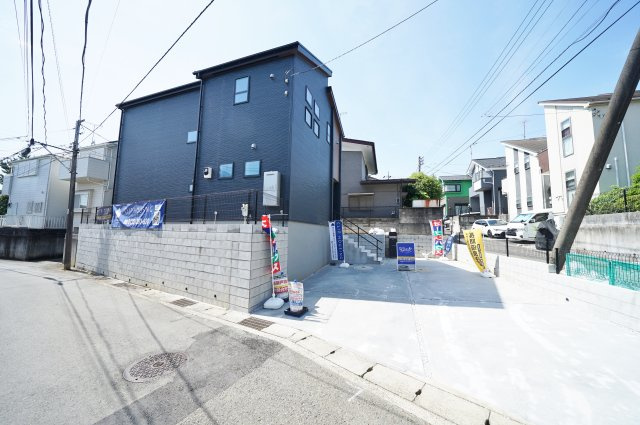 【横浜市旭区白根5丁目37-12新築戸建て】★仲介手数料無料★（白根小学校・鶴ケ峯中学校）