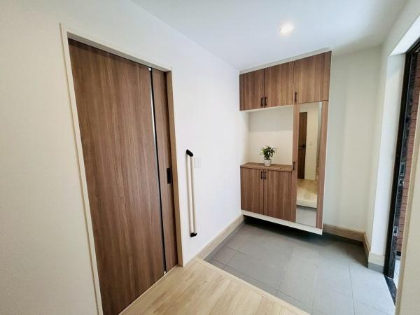 【玄関】 | 写真は同社施工例です。