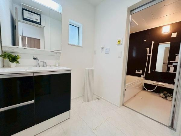 【独立洗面台】 | 写真は同社施工例です。