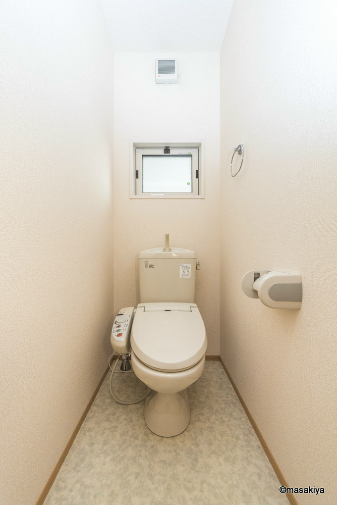 グランモアみなみのトイレ|トイレ　ウォシュレット付き。