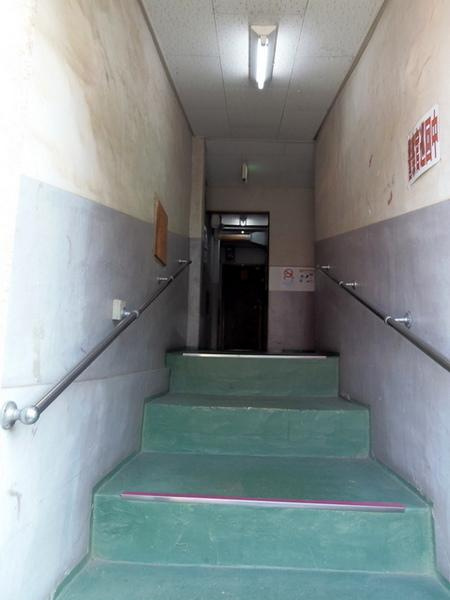 桧マンションのエントランス|★階段★