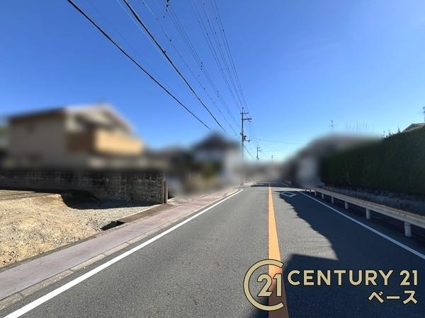 北葛城郡王寺町本町４丁目の売地の前面道路含む現地写真|■現地撮影写真■前面道路の幅員広々しており車の出し入れもラクラク！