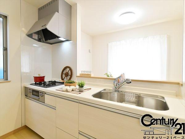 奈良市南京終町３丁目 Ａ号棟 ／新築一戸建の内観：施工例|■家族とのコミュニケーションがとりやすい人気のカウンターキッチン！