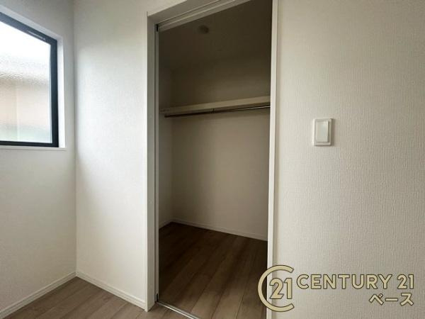 奈良市南京終町３丁目 Ｂ号棟 ／新築一戸建の収納|■広々としたウォークインクローゼットを完備！大きな荷物も楽々収納！