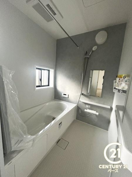 奈良市南京終町３丁目 Ｂ号棟 ／新築一戸建の浴室|■ゆったりしたサイズの浴室です！足を伸ばしての入浴は疲れも癒してくれます！■