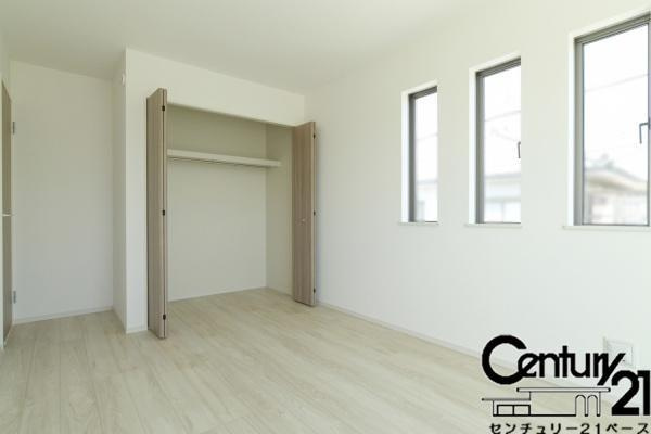 奈良市南京終町３丁目 Ｂ号棟 ／新築一戸建の内観：施工例|■冬物のコートや小物など、たっぷり収納可能！■
