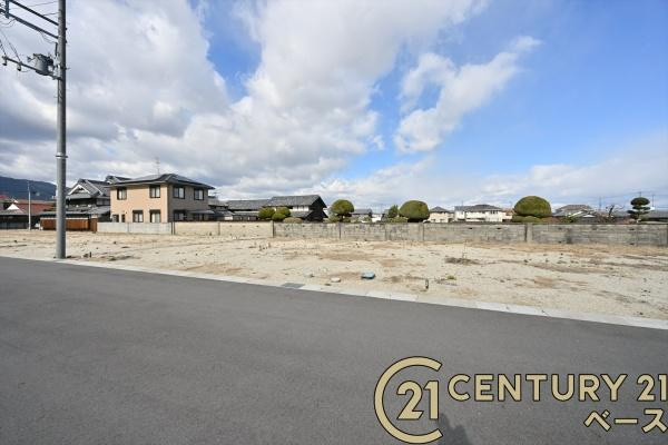 御所市御門町の売地の前面道路含む現地写真|■現地撮影写真■スーパーやコンビニが徒歩圏内に近接しています。