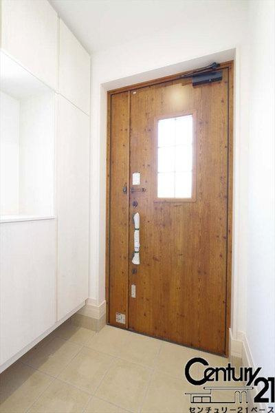 奈良市南京終町３丁目 Ｃ号棟 ／新築一戸建の内観：施工例|■玄関には大容量シューズボックス完備！■