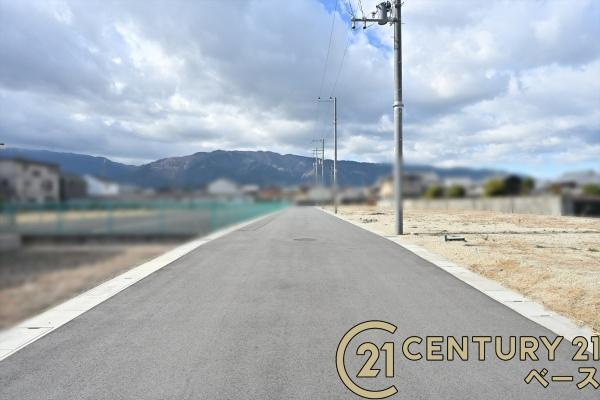 御所市御門町の売地の前面道路含む現地写真|■現地撮影写真■スーパーやコンビニが徒歩圏内に近接しています。