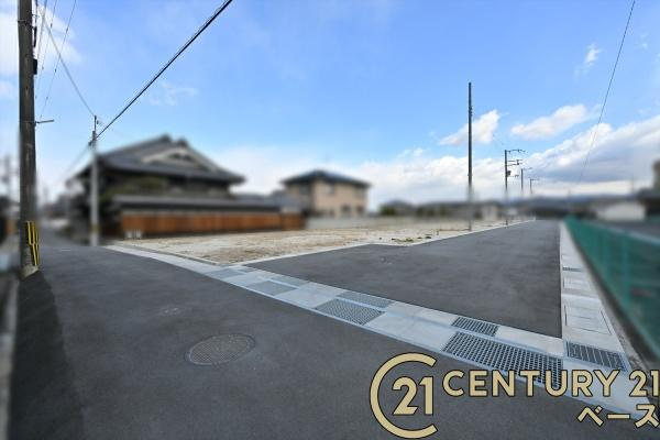 御所市御門町の売地の前面道路含む現地写真|■現地撮影写真■スーパーやコンビニが徒歩圏内に近接しています。