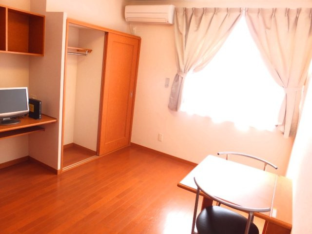 レオパレスサンライズヒル花見川の居間・リビング